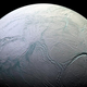 Una vista compuesta de la superficie de Encélado, tomada por la sonda Cassini